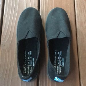 Women’s Black Toms